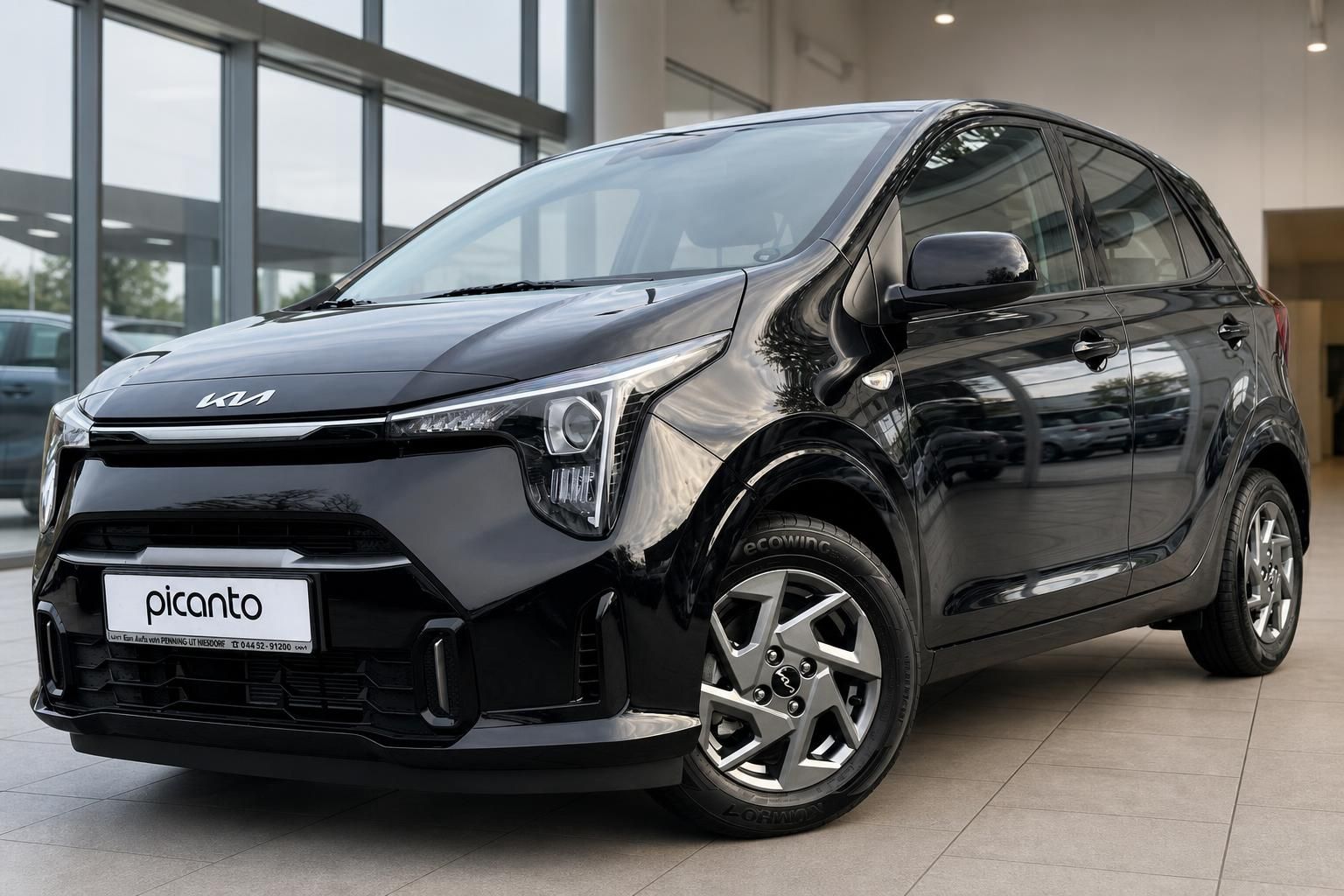 Kia Picanto schwarz Frontansicht Neuwagen beim Haendler