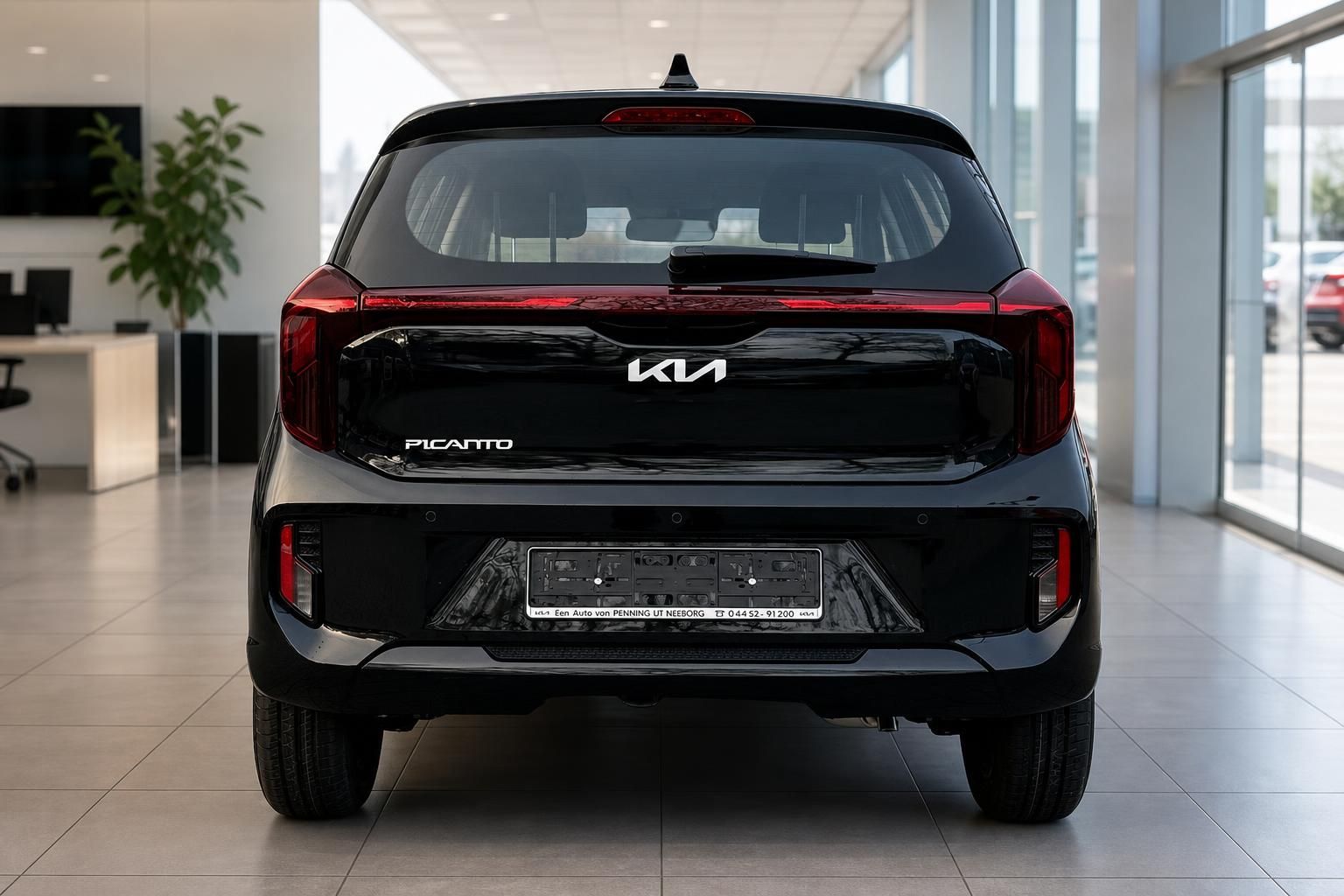 Kia Picanto schwarz Heckansicht im Autohaus