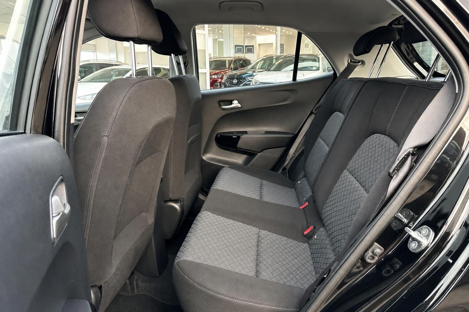 Kia Picanto Rücksitzbank mit Kopfstützen und Sitzheizung im Innenraum
