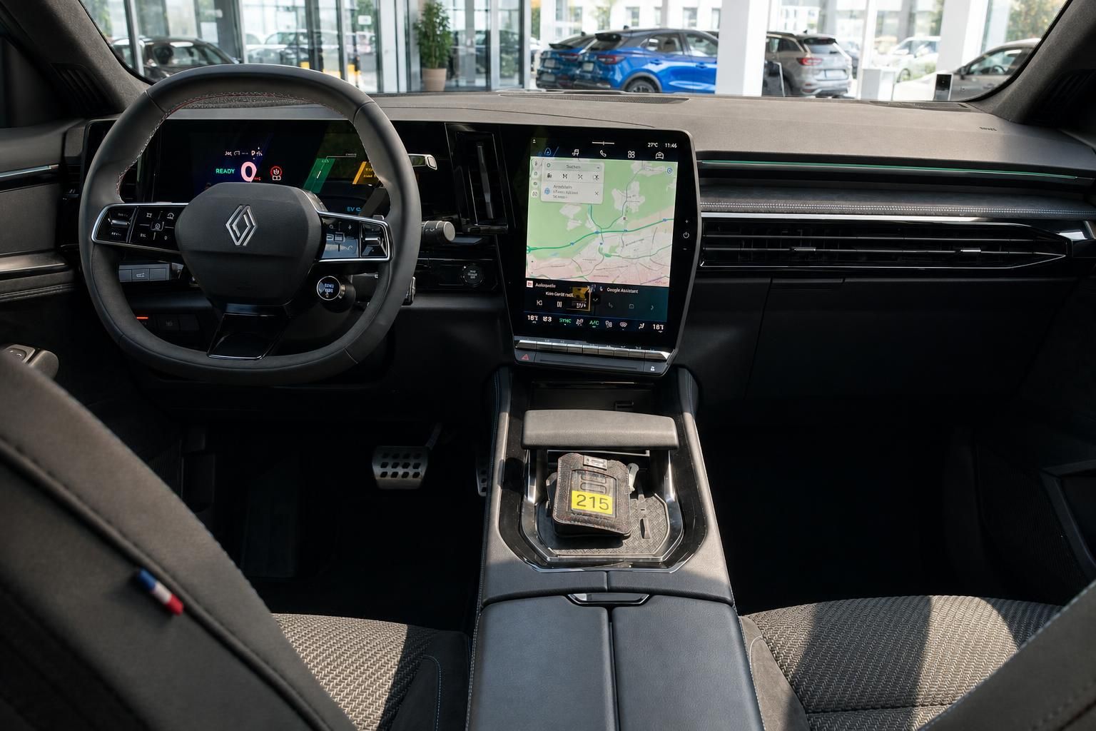 Renault Espace Cockpit mit Navigationssystem und digitalem Display