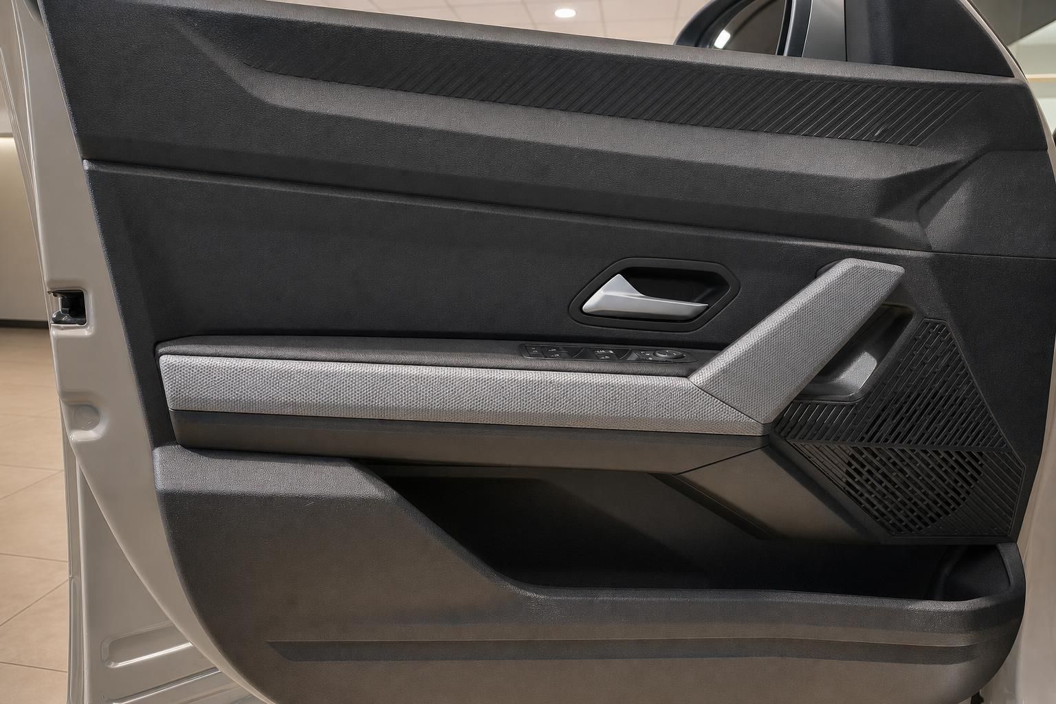 Dacia Fahrzeugtür Innenverkleidung mit Fensterheber, Lautsprecher und Türgriff in Grau-Schwarz
