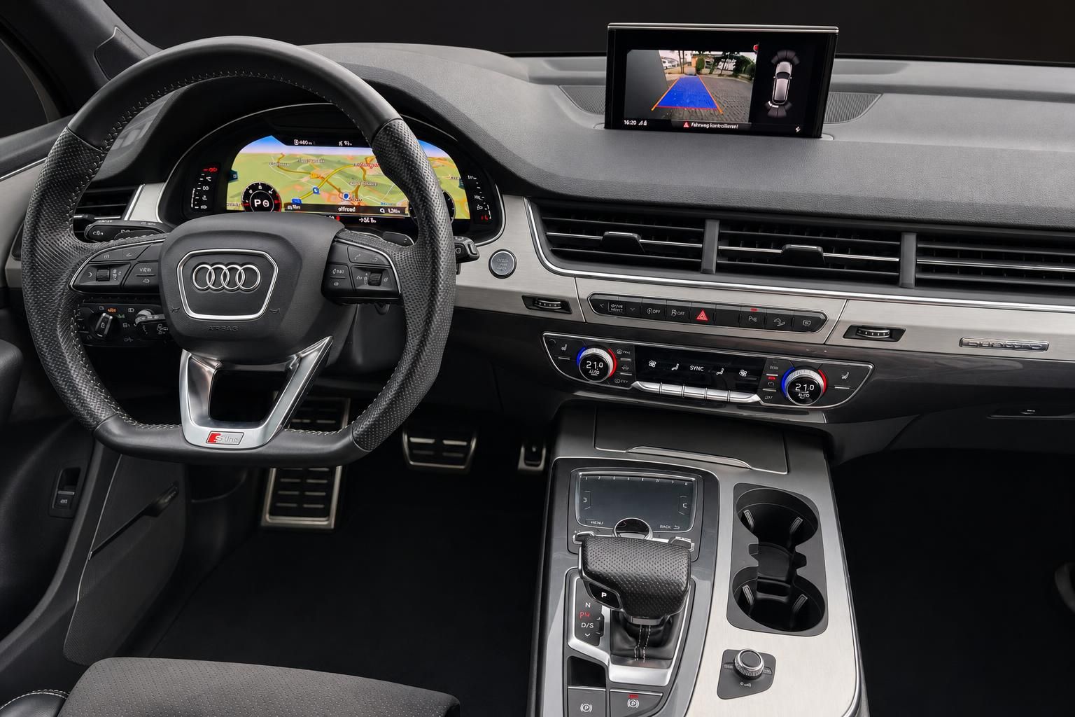 Audi Q7 S-Line Innenraum mit Virtual Cockpit, MMI-Display und Lederausstattung