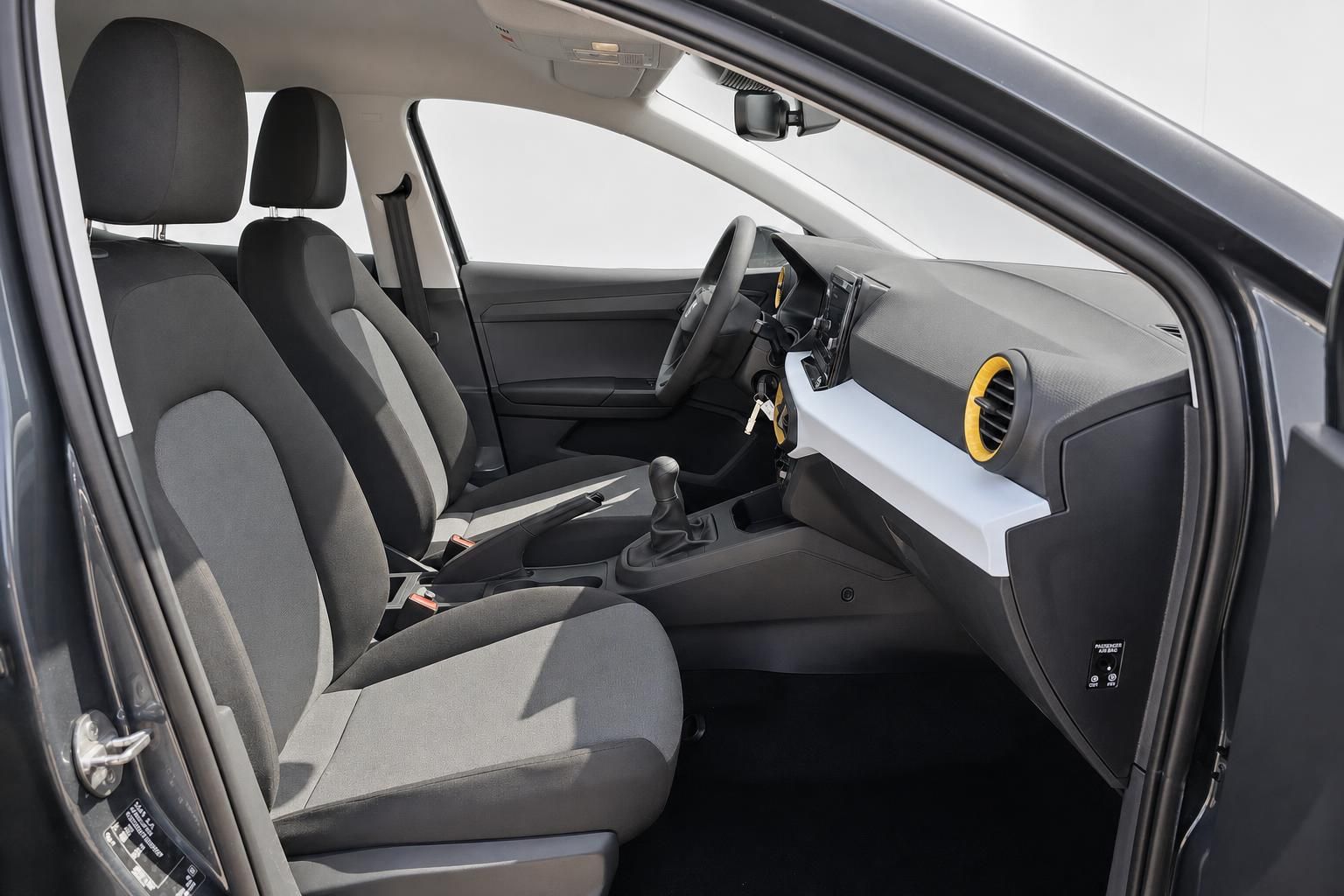 SEAT Ibiza Innenausstattung mit Blick auf Sitze und Armaturen