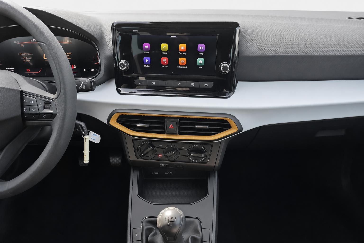 Seat Mittelkonsole mit Touchscreen, Klimabedienung und Schaltknauf