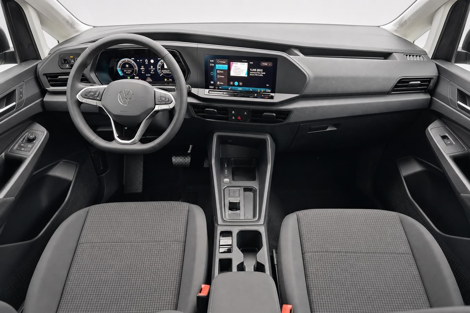 VW Caddy Cockpit mit Lenkrad, Digitaltacho und Touchscreen-Infotainment