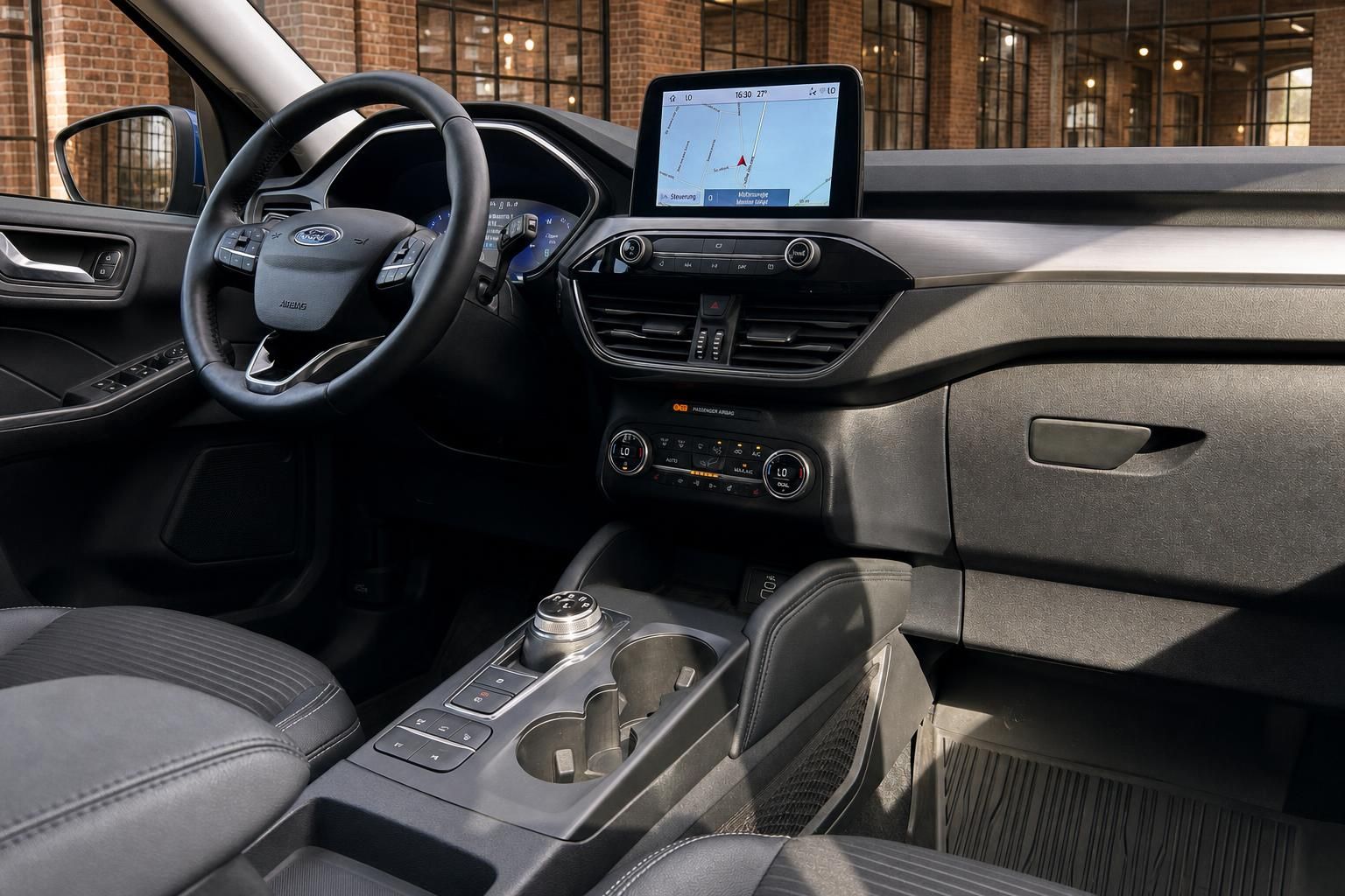 Ford Cockpit Armaturenbrett mit Touchscreen Navigation und Lenkrad