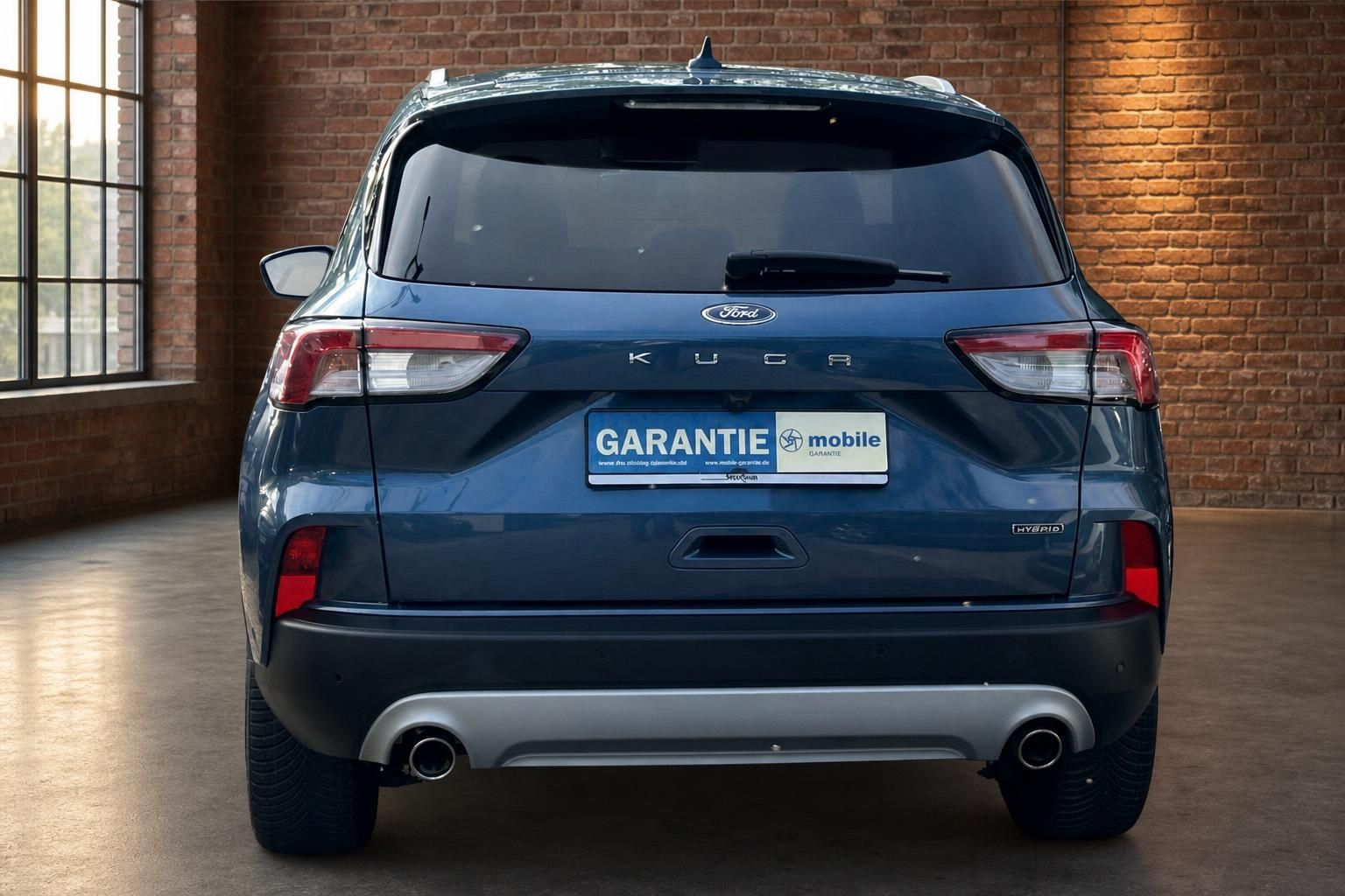 Ford Kuga blau Heckansicht SUV mit Garantie-Kennzeichen