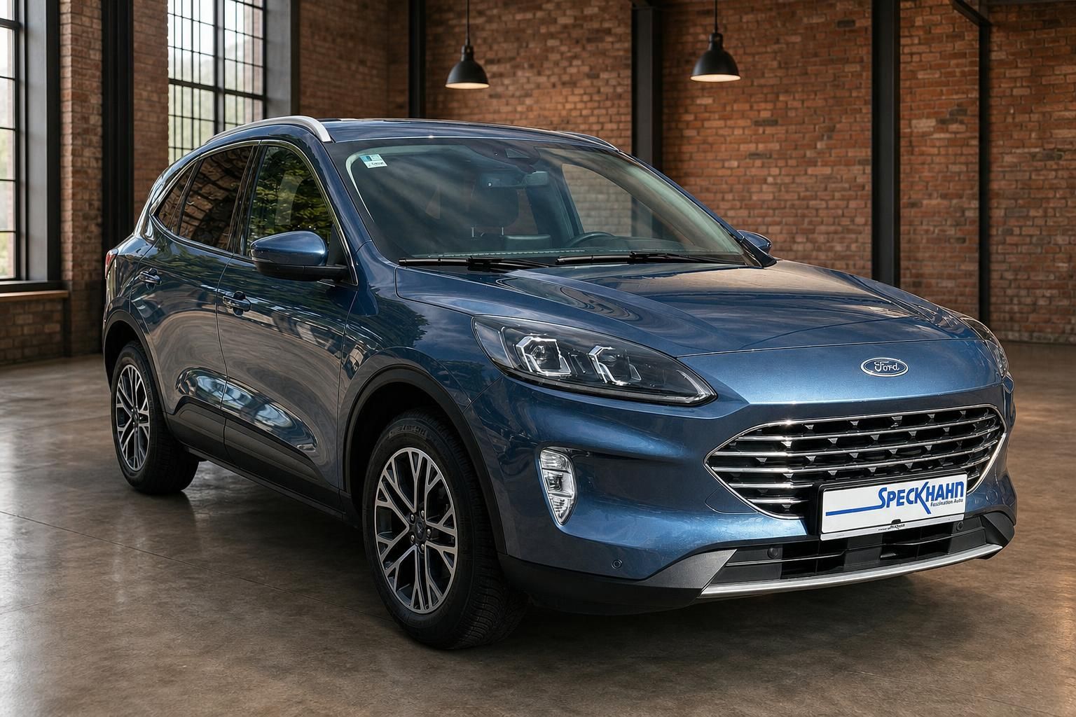 Ford Kuga blau Frontansicht SUV im Showroom Speckhahn