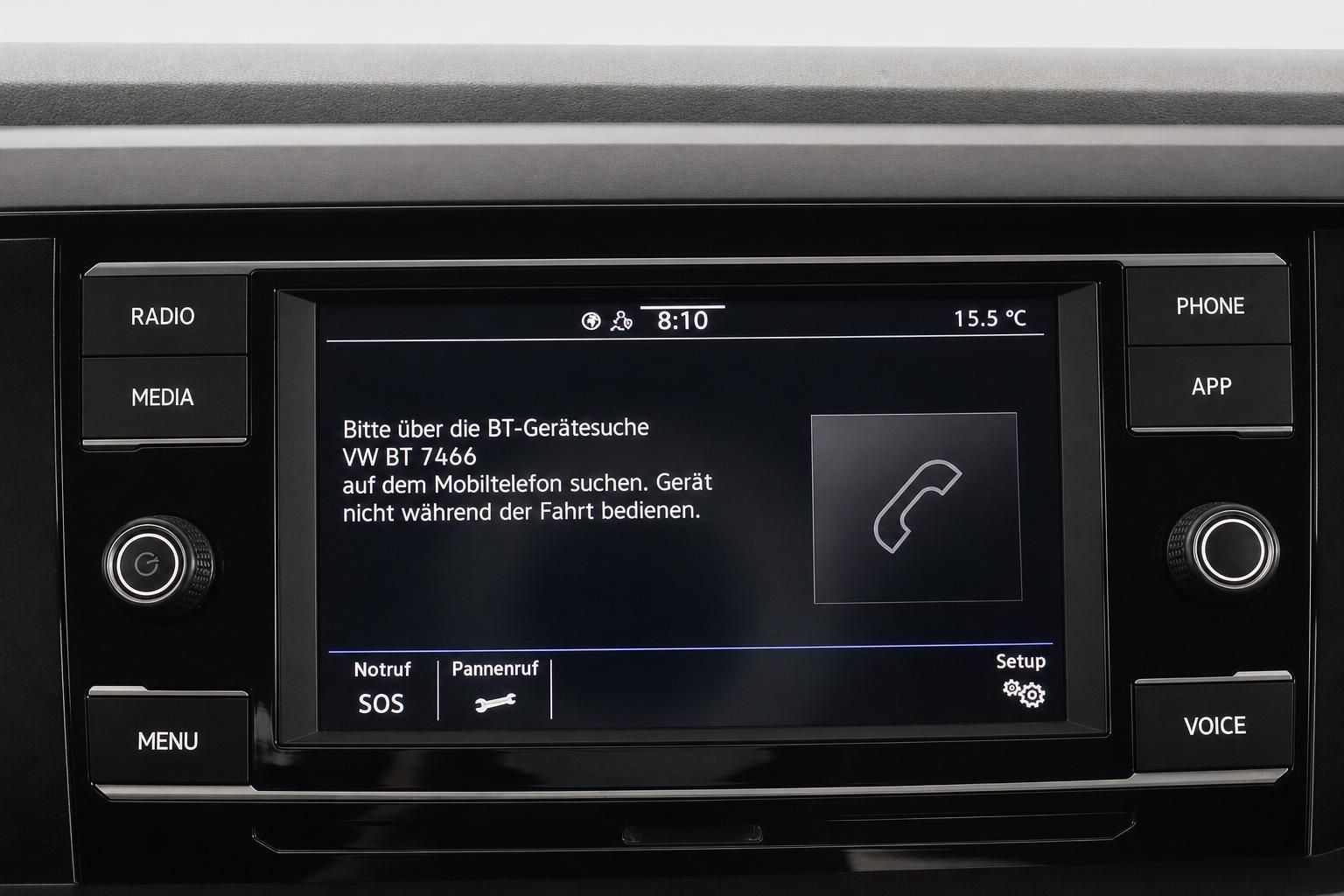 VW Touchscreen mit Bluetooth-Kopplung und Notruf-Funktion im Auto