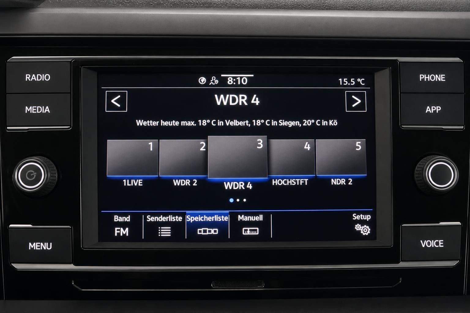 VW Radioanzeige mit Senderliste WDR 4 im Fahrzeug-Display
