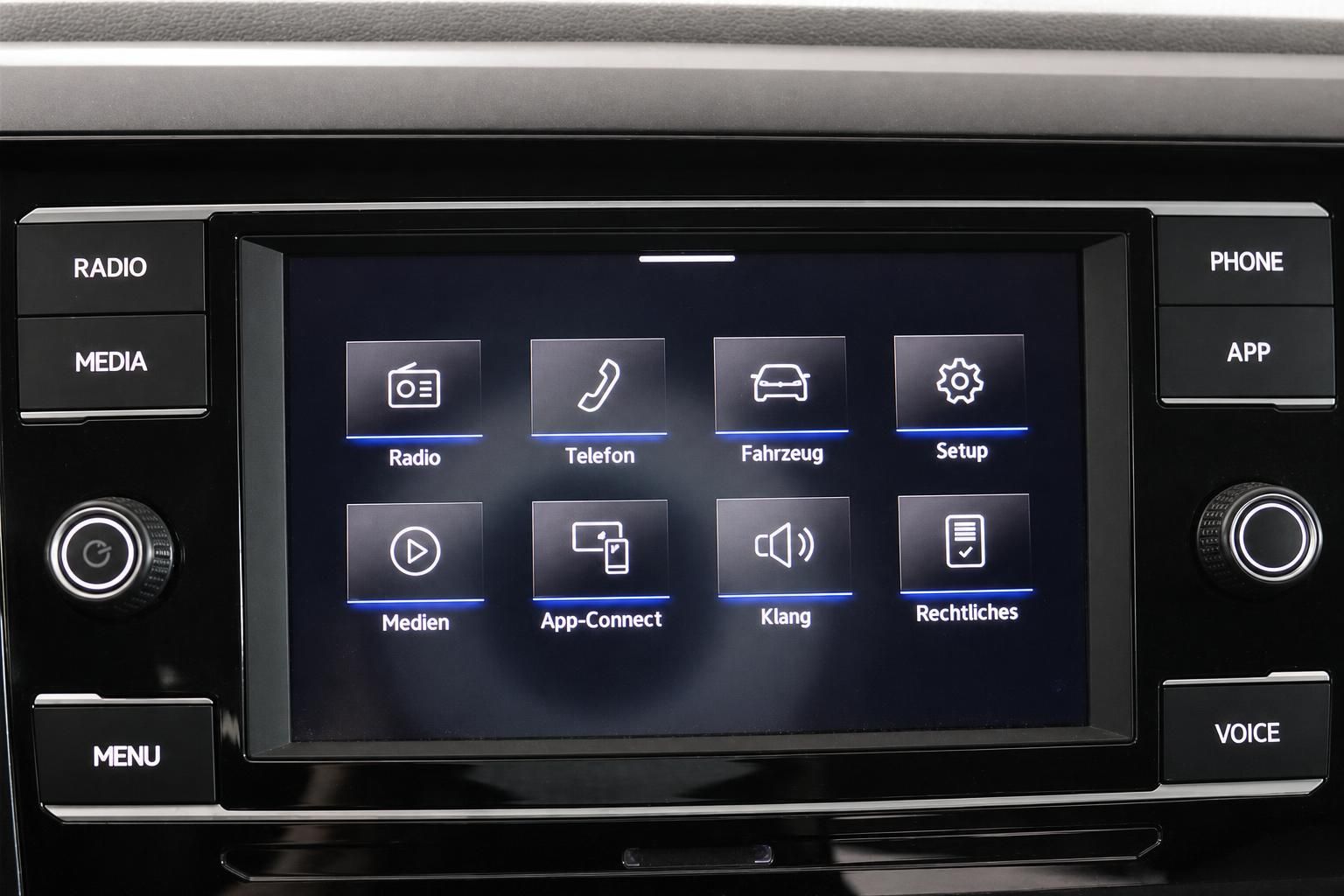 VW Infotainmentsystem Hauptmenü mit Radio, Telefon und Setup