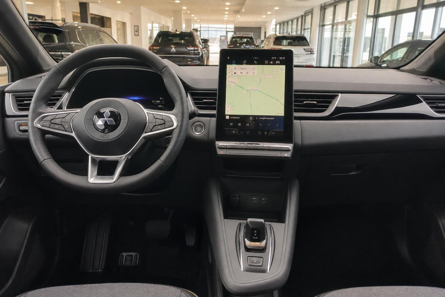 Mitsubishi ASX Armaturenbrett mit Touchscreen Navigation und Lenkrad Innenraumdetail