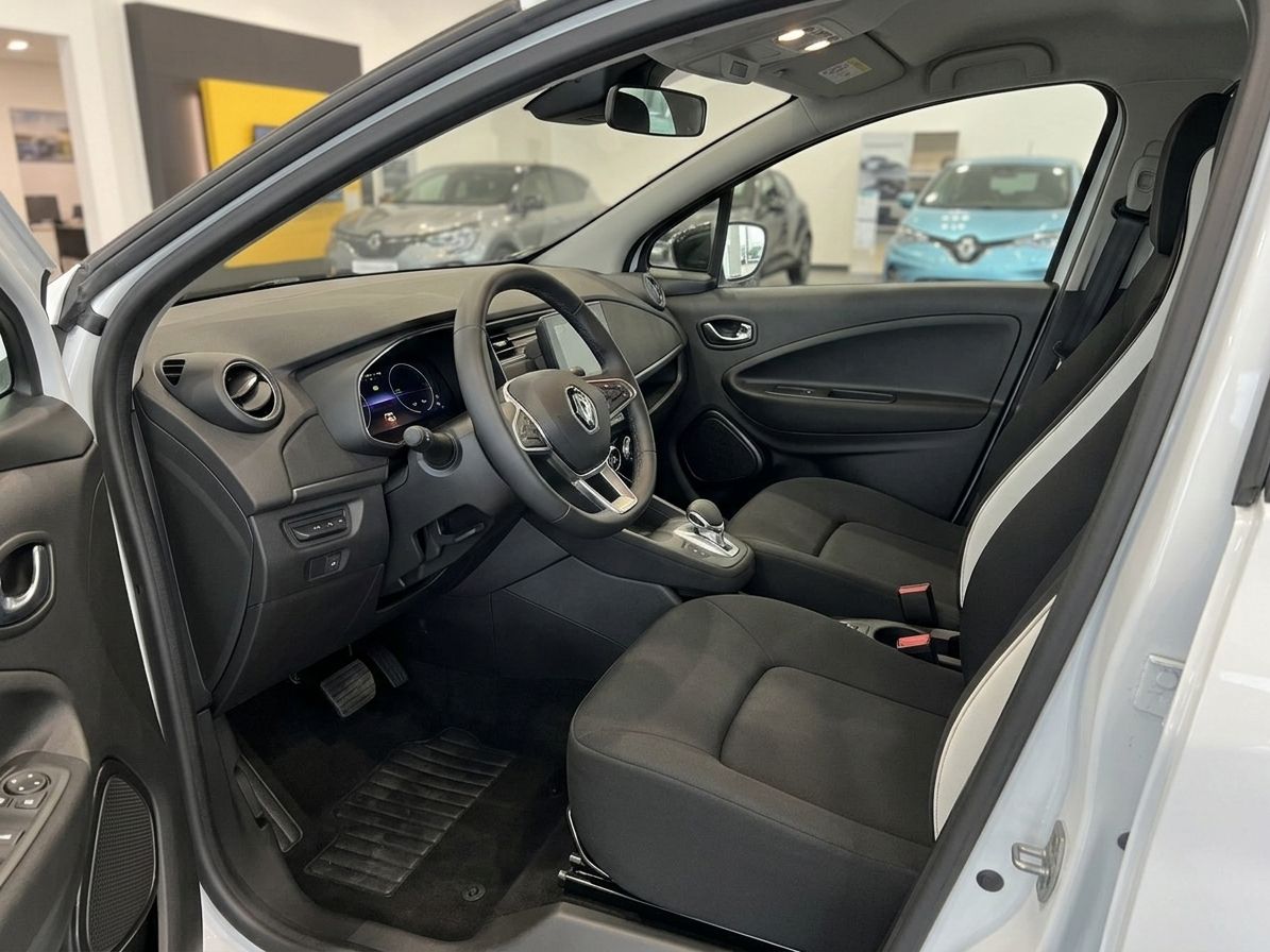 Renault ZOE Innenraum schwarz-graue Ausstattung mit digitalem Cockpit und Lenkrad