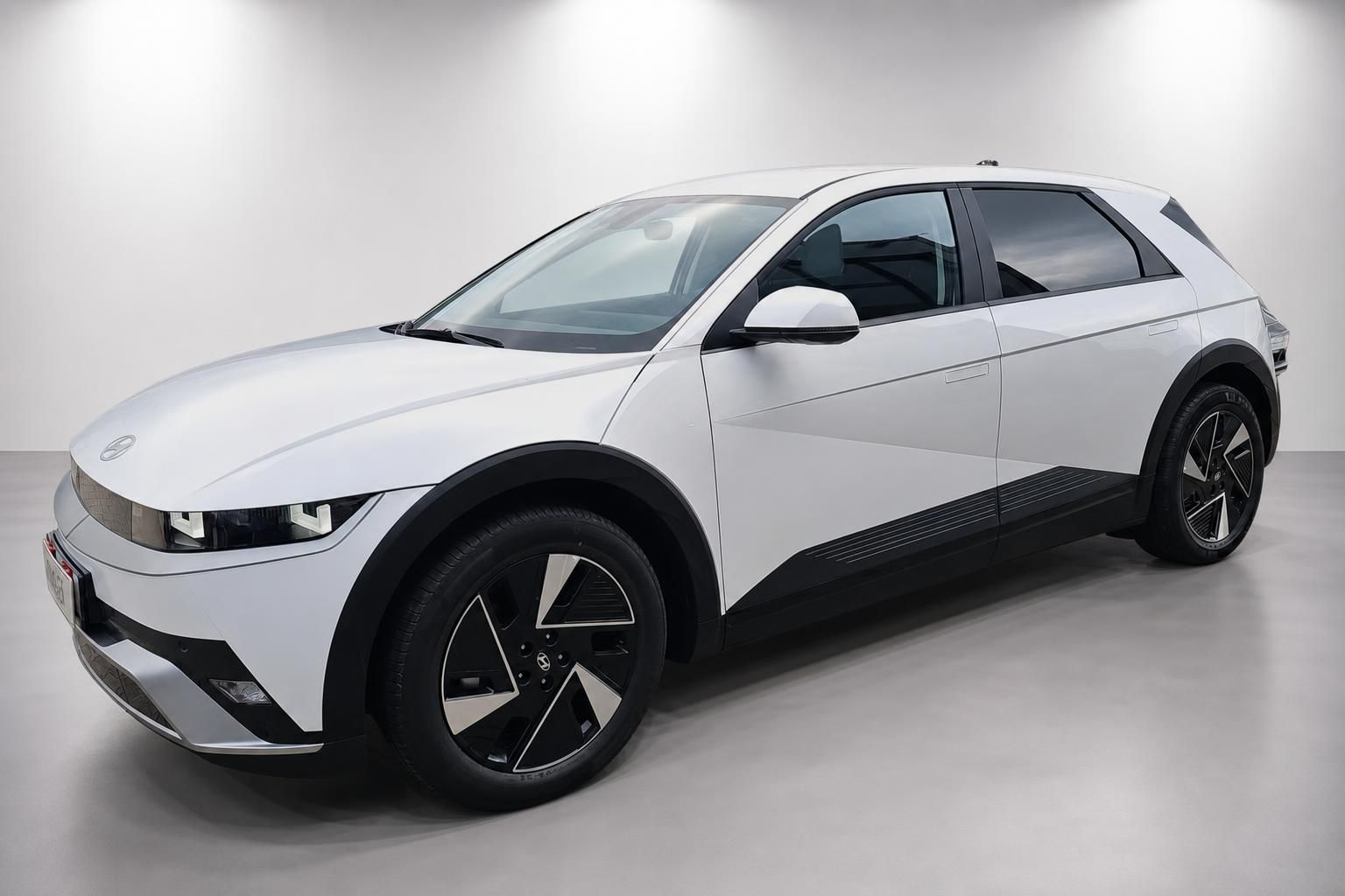 Hyundai Ioniq 5 weiß, Frontansicht schräg von vorne