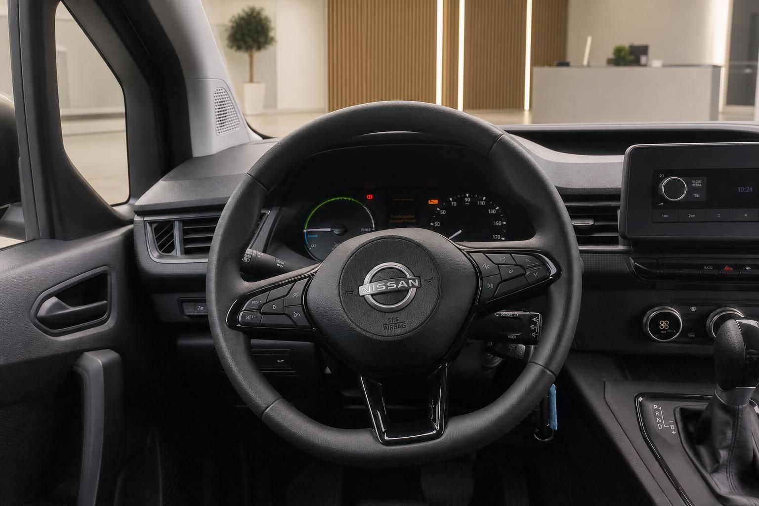 Nissan Lenkrad mit Multifunktionstasten und Cockpit Anzeige
