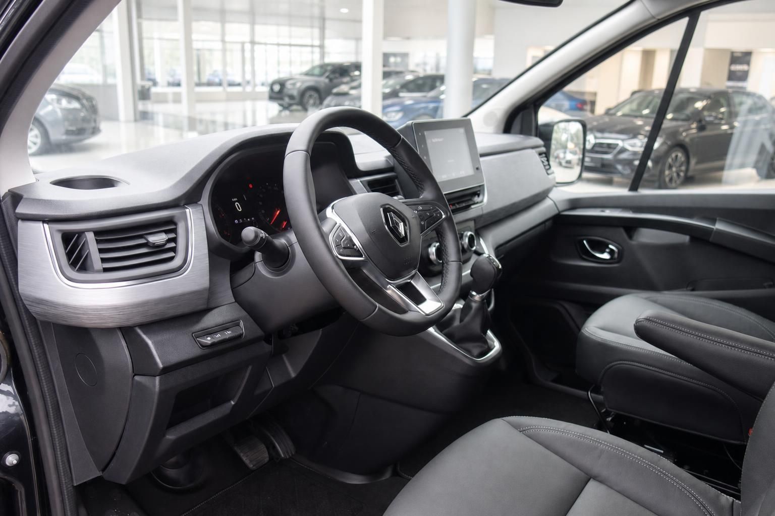 Renault Fahrzeug Innenraum mit Lenkrad, Armaturenbrett und grauem Interieur