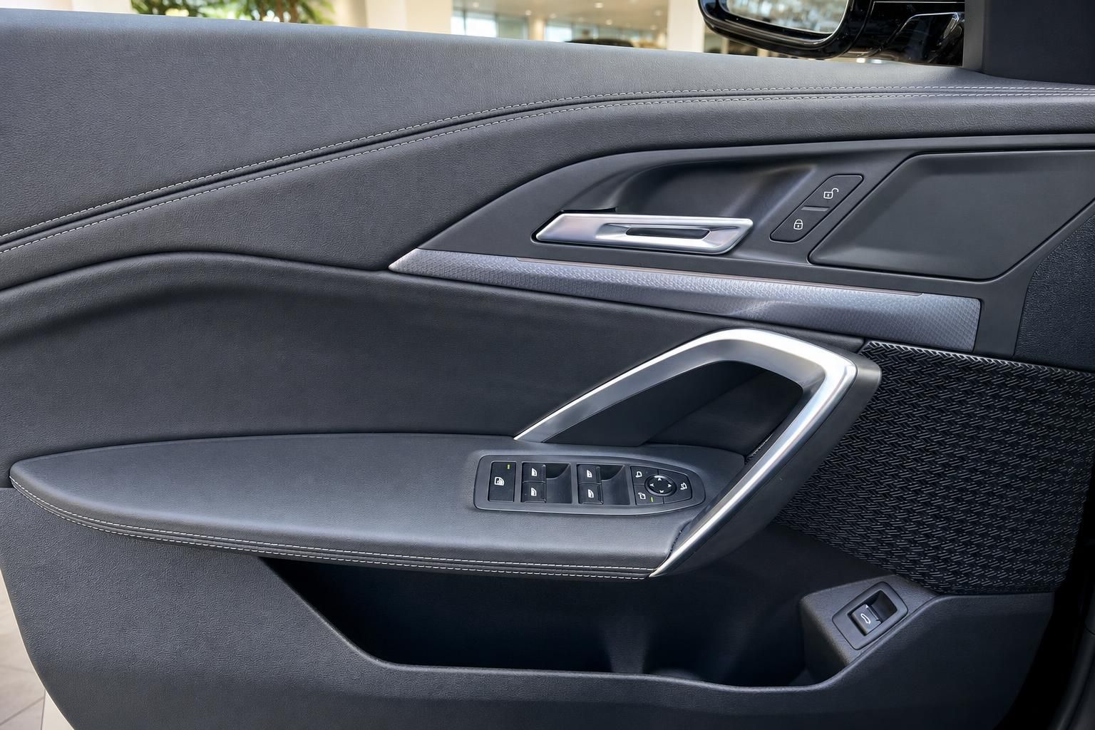 BMW Türverkleidung Fahrertür mit Bedienelementen im Detail