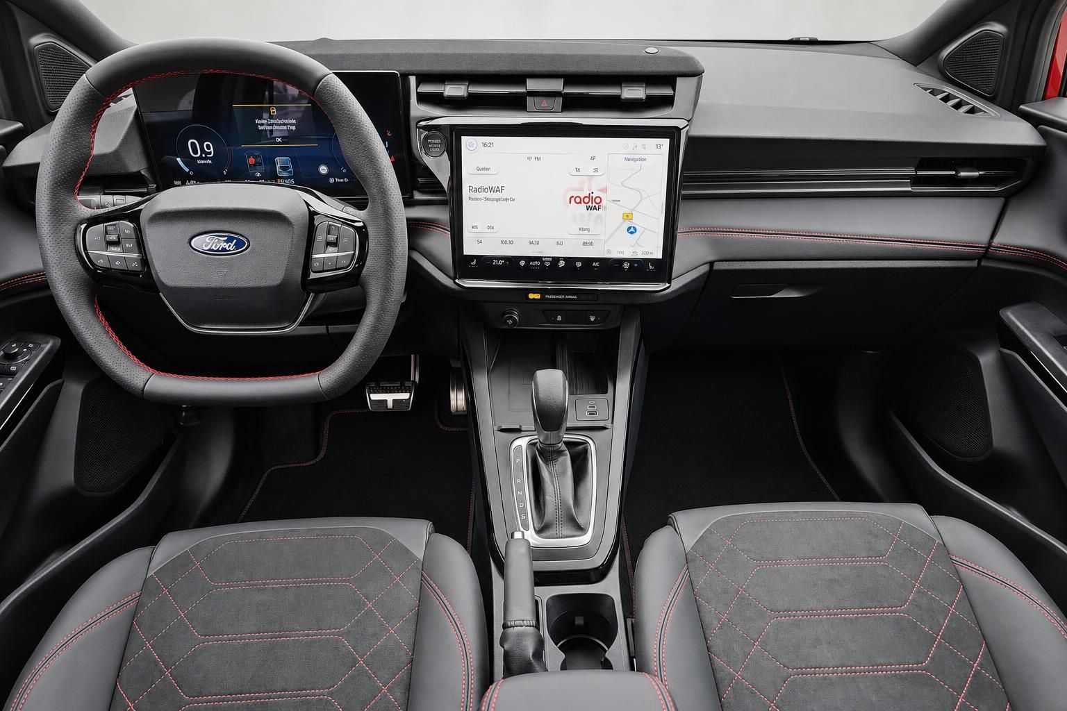 Ford Puma Cockpit mit Lenkrad, Display und Navigationssystem