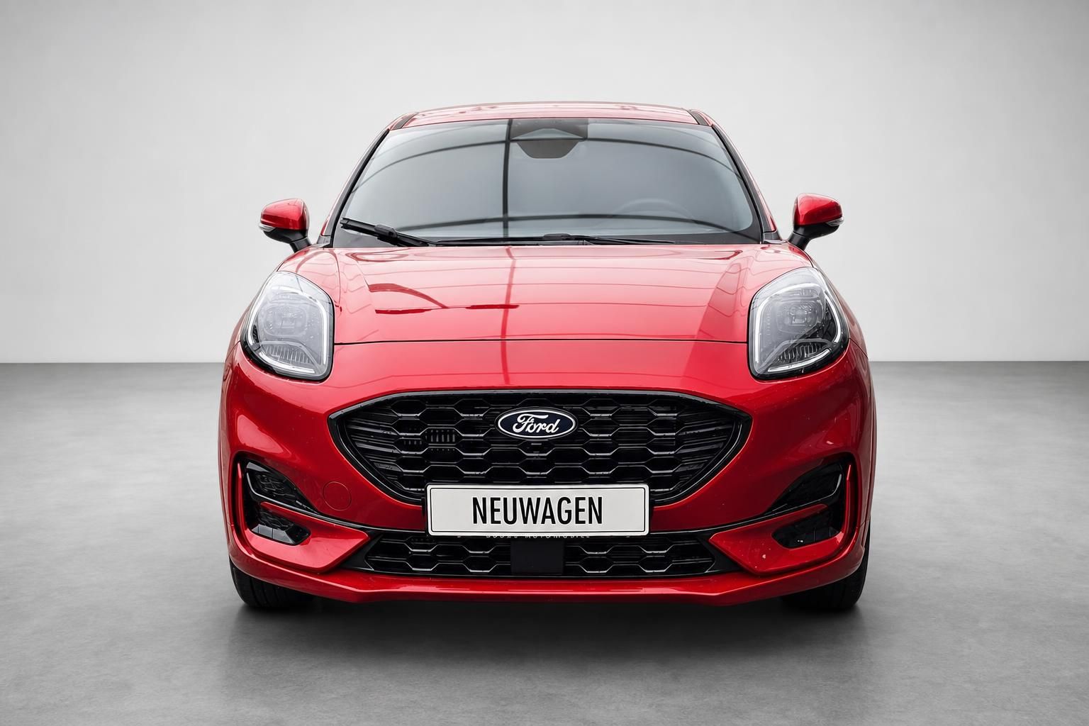 Ford Puma rot, direkte Frontansicht im Studio