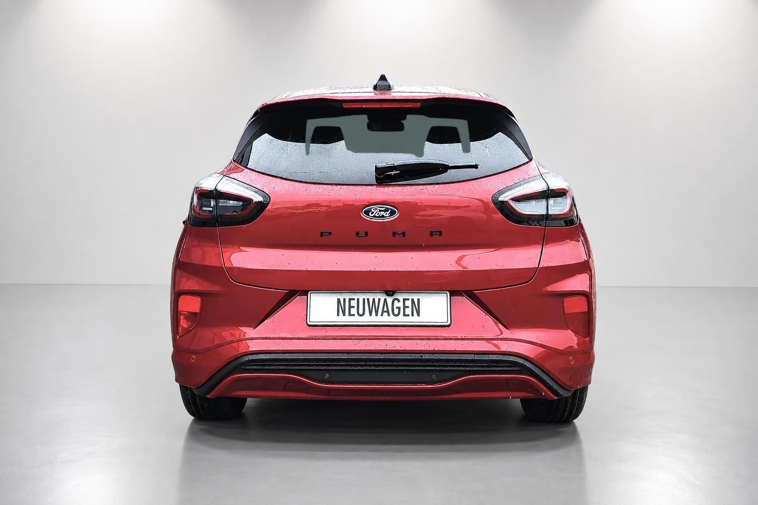 Ford Puma rot Heckansicht Neuwagen Studioaufnahme
