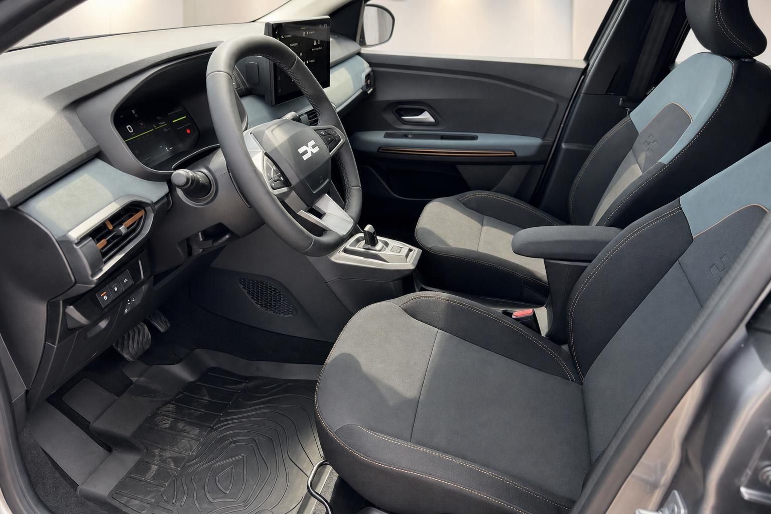 Dacia Jogger Innenraum Fahrersitz mit modernem Cockpit und komfortabler Ausstattung