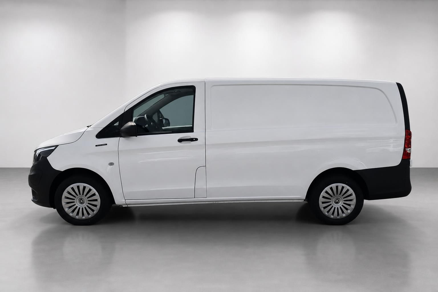 Mercedes-Benz eVito Kastenwagen weiß Seitenansicht im Studio