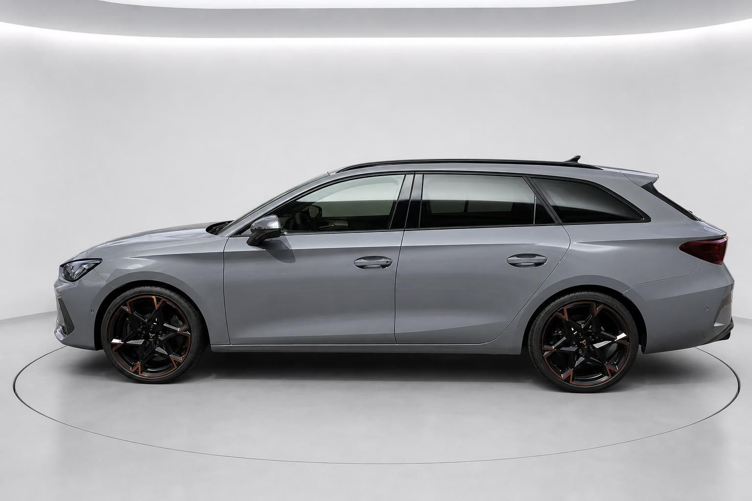 Cupra Kombi Neuwagen, seitliche Profilansicht, Alufelgen