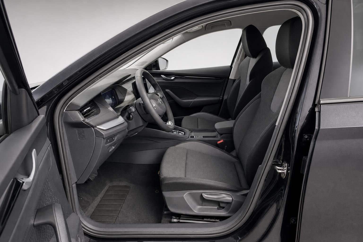 Škoda Octavia Innenraum, Blick auf Vordersitze und Cockpit