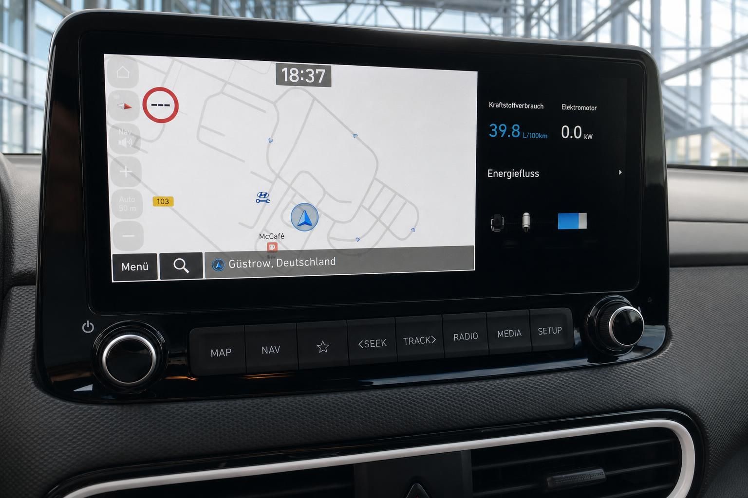 Hyundai Kona Hybrid Navigationssystem Touchscreen mit Kartenansicht und Verbrauchsanzeige