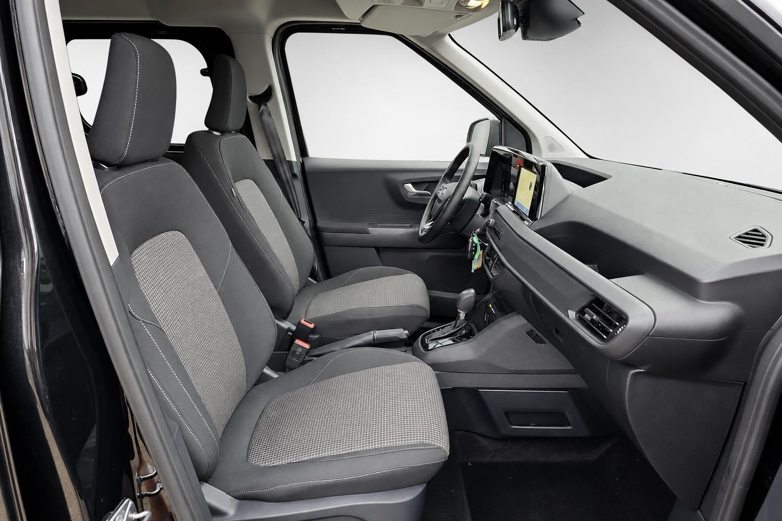 Ford Tourneo Innenraum Fahrersitz und Armaturenbrett