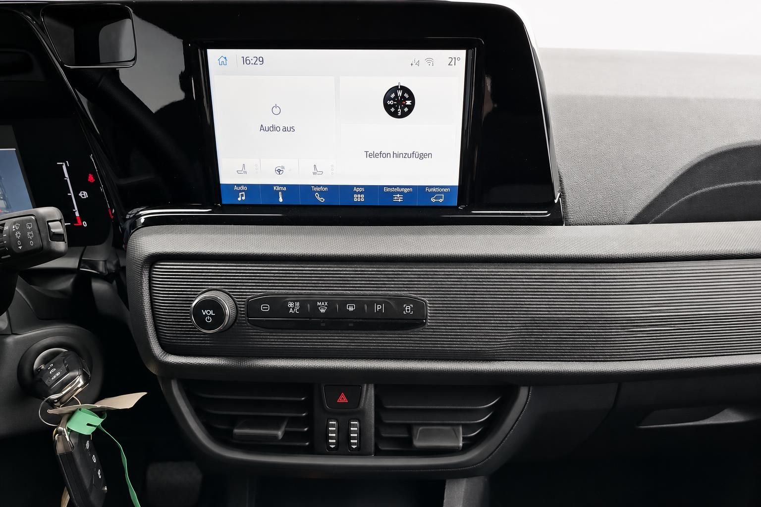 Ford Mittelkonsole mit Touchscreen, Klimabedienung und Lautstärkeregler