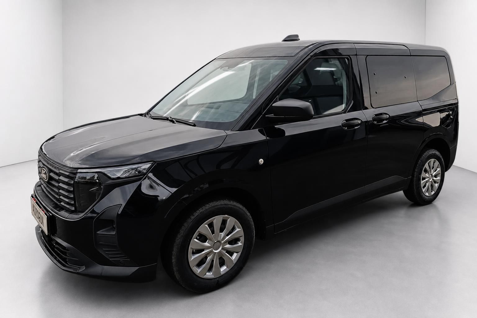 Ford Tourneo Connect schwarz Frontansicht schraeg von vorne