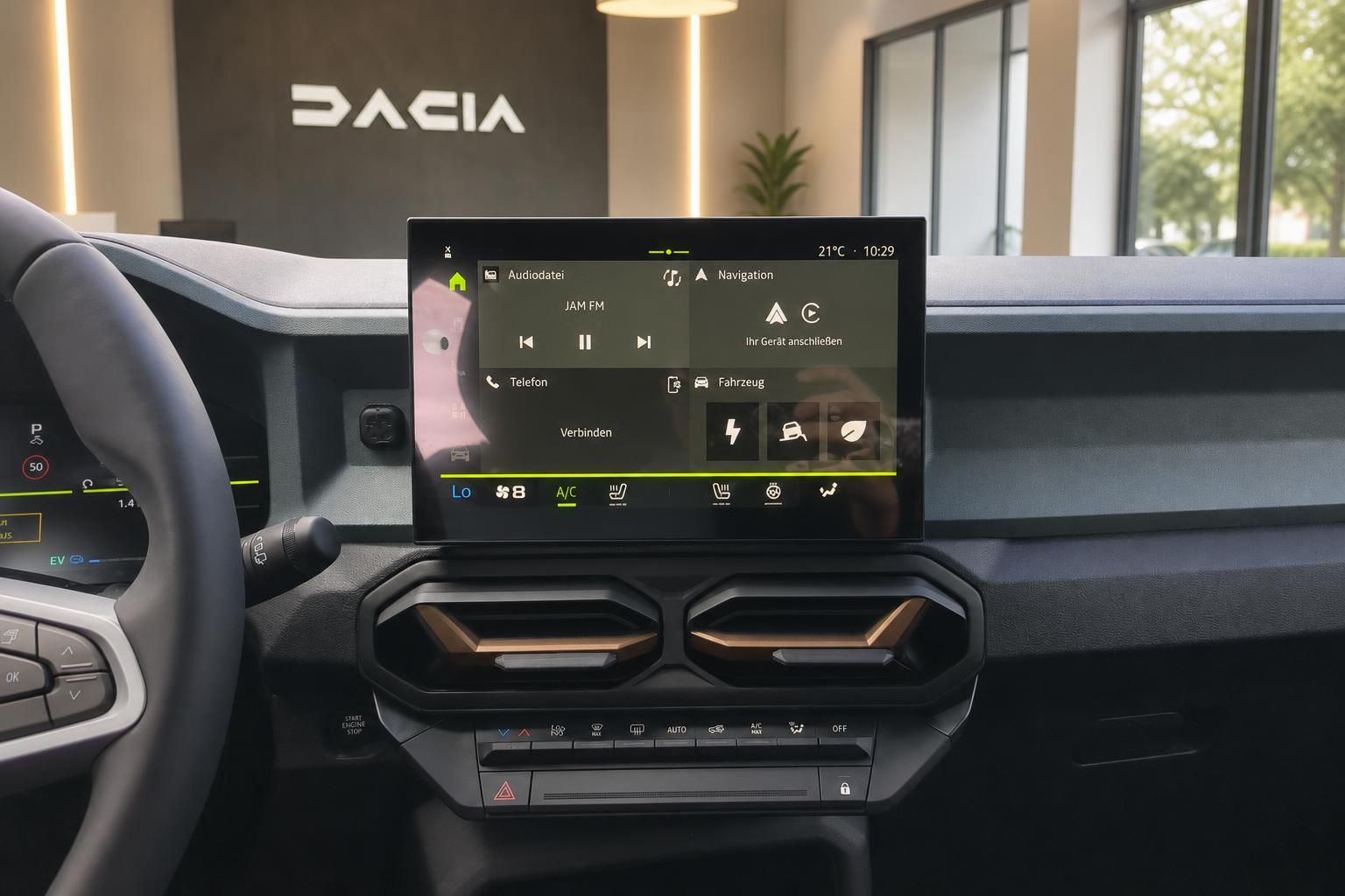 Touchscreen Infotainmentsystem im Dacia Cockpit mit Klimabedienung