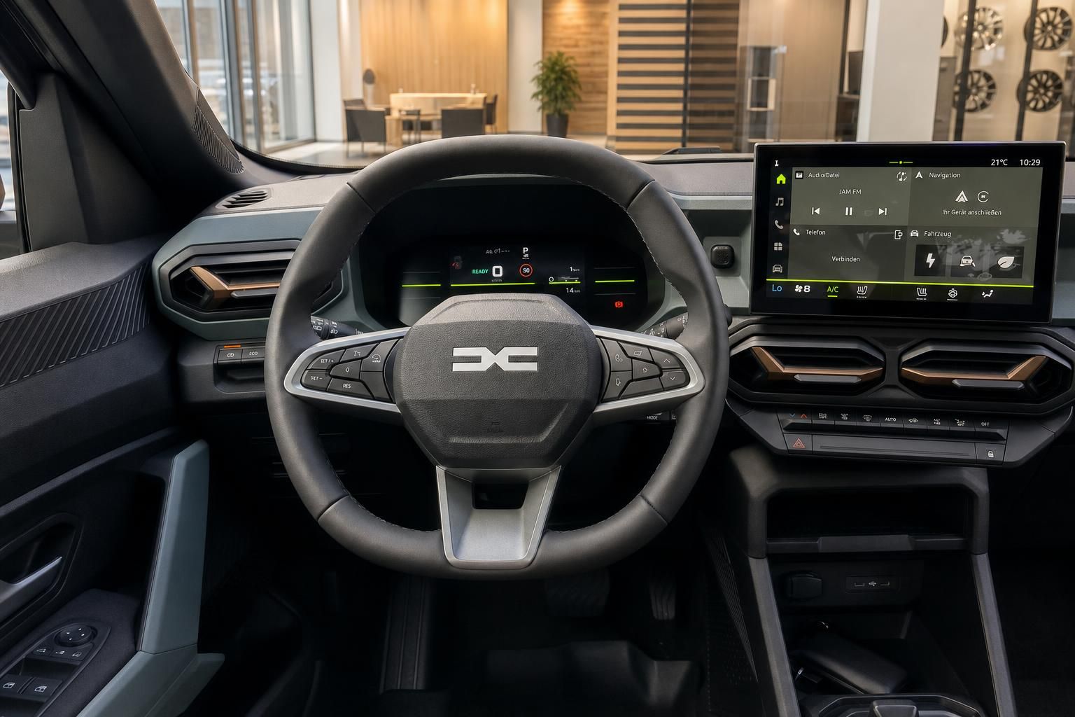 Cockpit Dacia mit Lenkrad, Digitaltacho und Touchscreen Infotainment