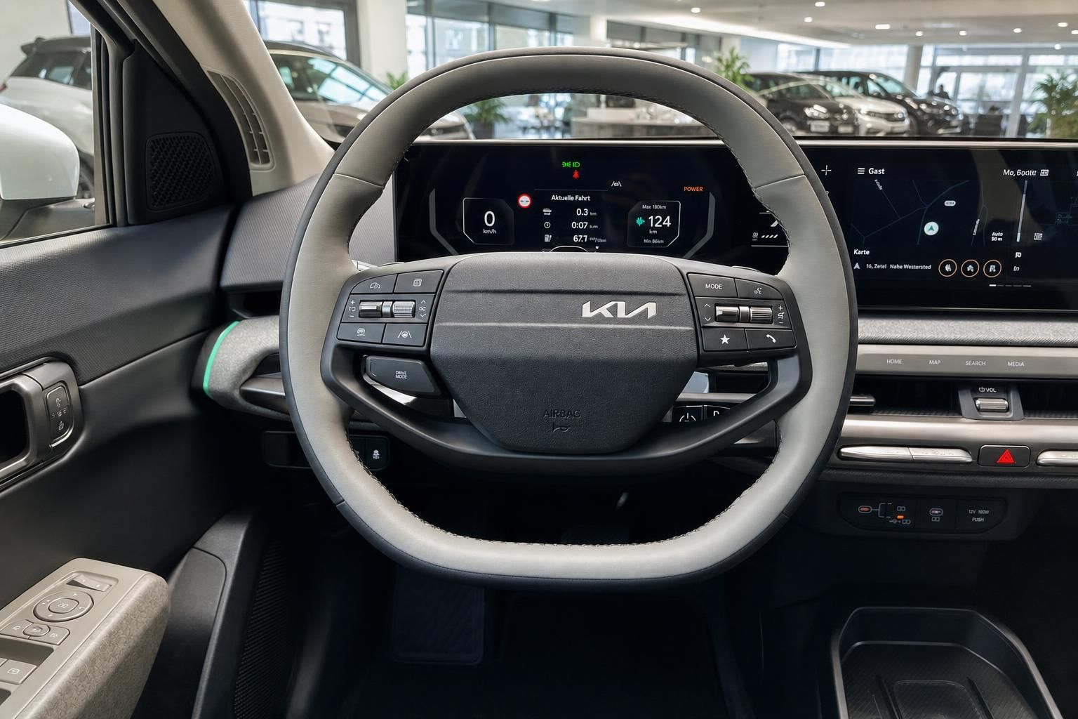 Kia Lenkrad mit digitalem Kombiinstrument und Navigationsdisplay