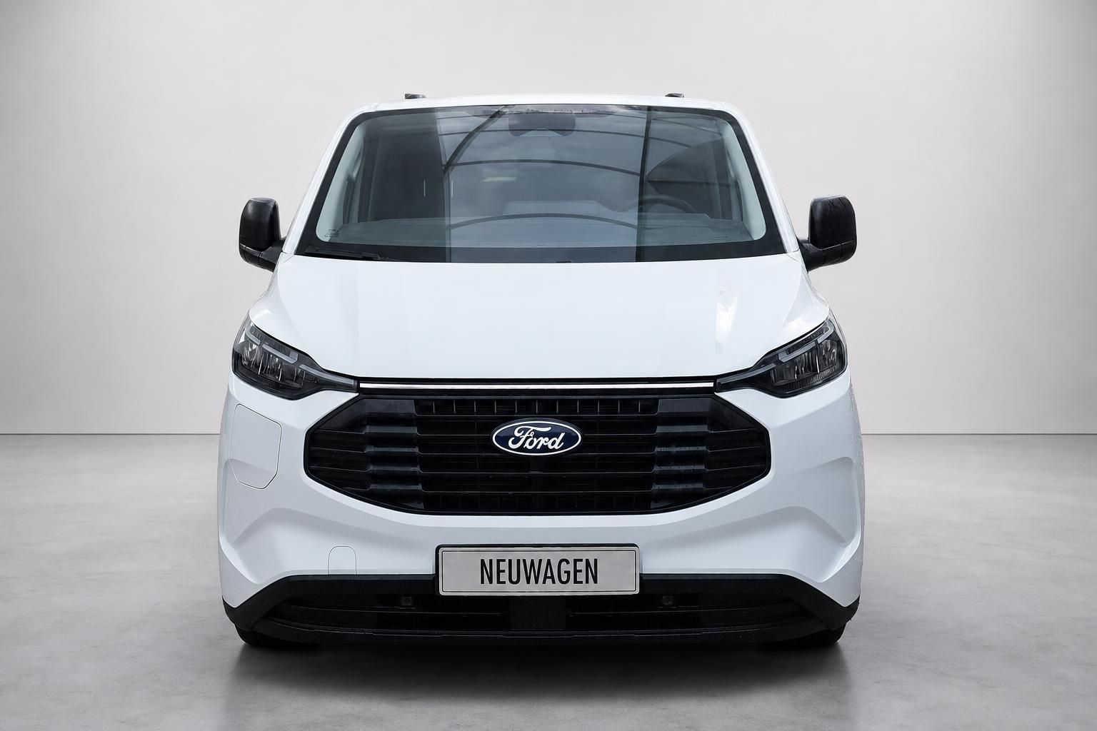 Ford Transit Custom Kastenwagen weiß, Frontansicht im Studio