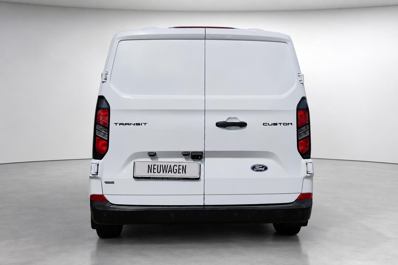Ford Transit Custom weiß Heckansicht Kastenwagen Studio