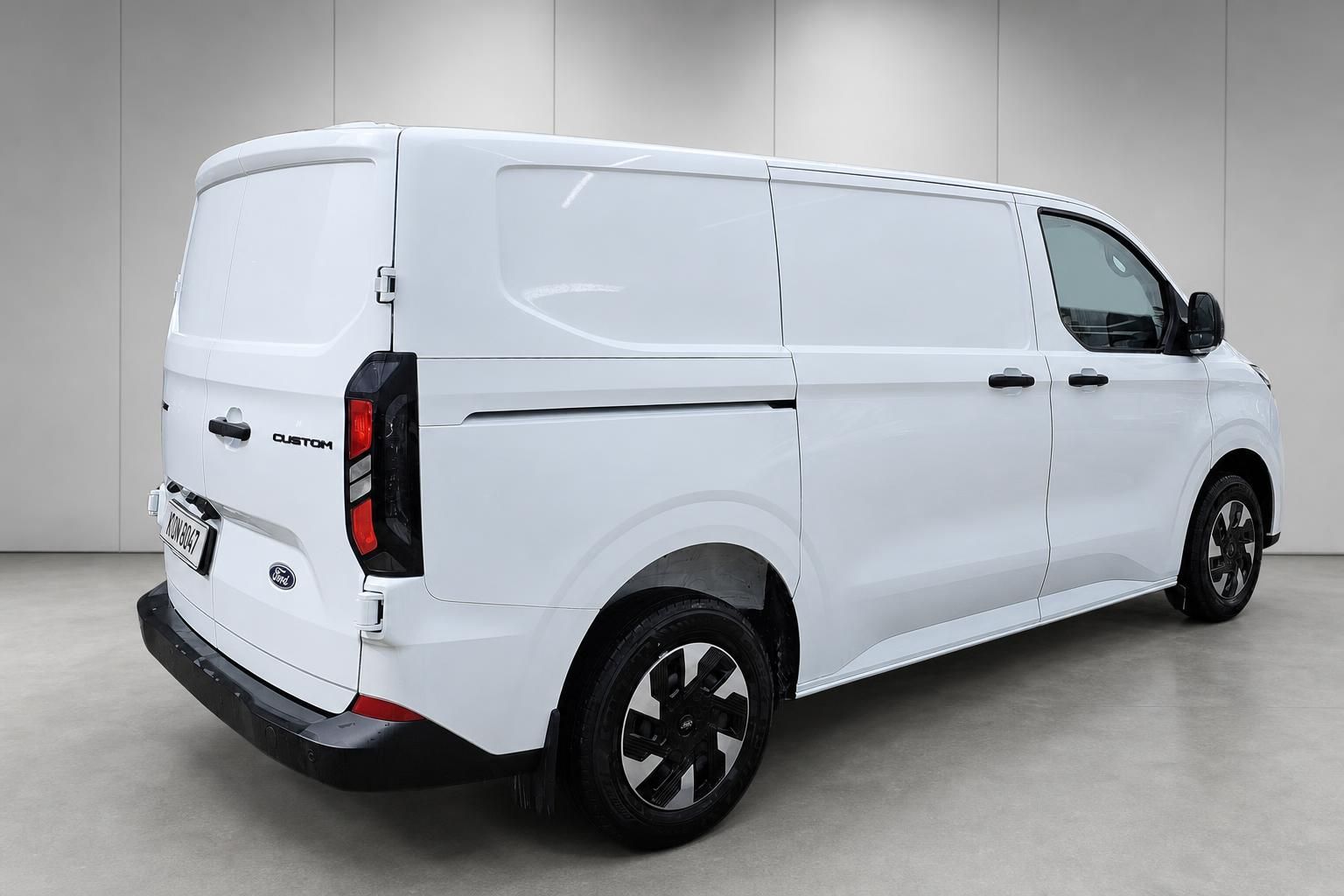 Ford Transit Custom weiß Heck-Seitenansicht Kastenwagen