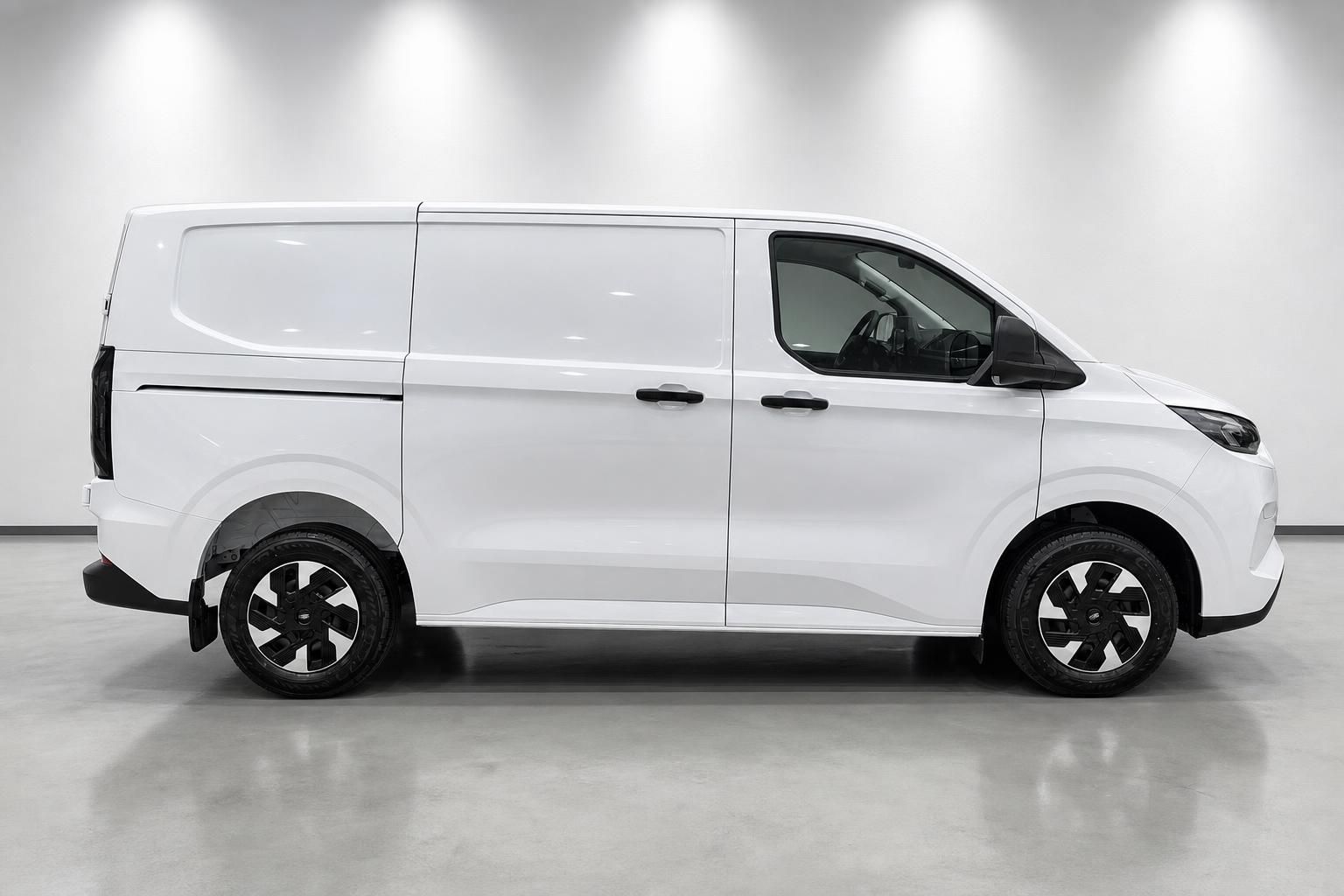 Ford Transit Custom weiß Kastenwagen Seitenansicht Studio