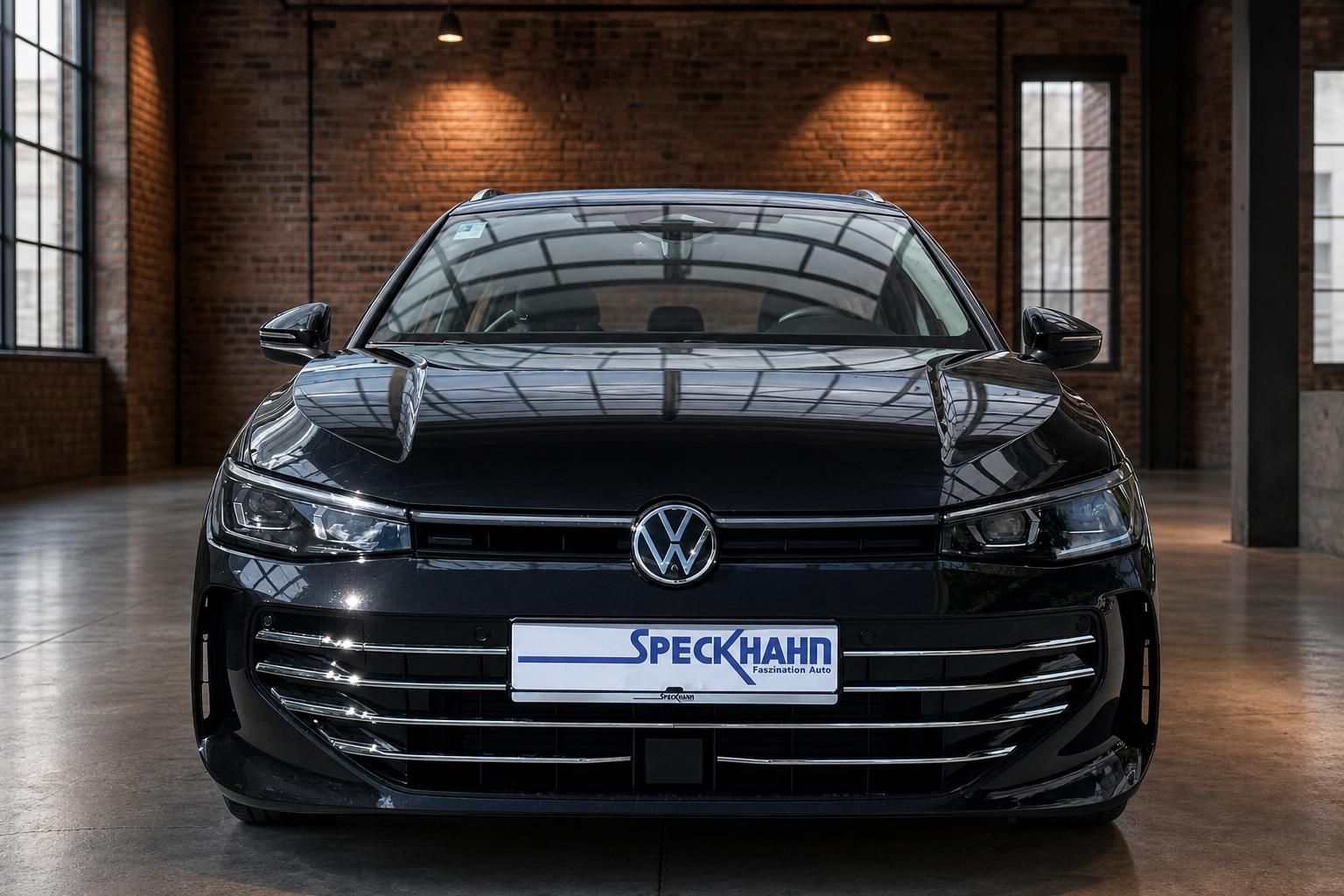 VW Passat schwarz Frontansicht mit Kennzeichenhalter Speckhahn