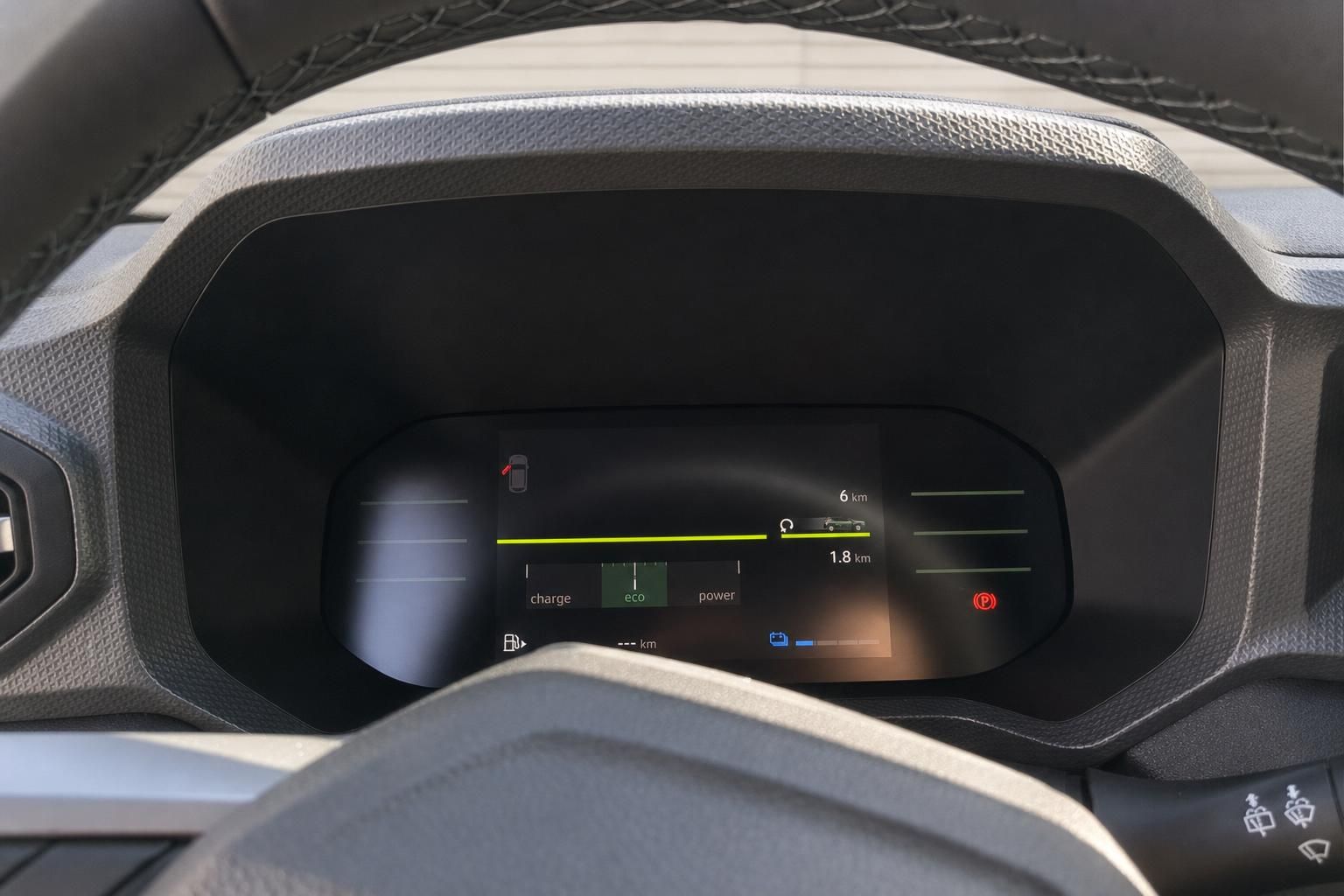 Digitales Kombiinstrument Elektrofahrzeug mit Ladeanzeige und Reichweitenanzeige im modernen Cockpit