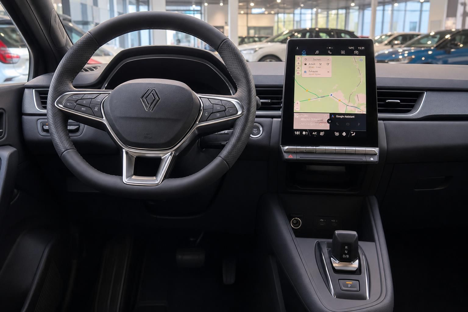 Renault Captur Cockpit mit Lenkrad, Touchscreen-Display und moderner Armaturentafel