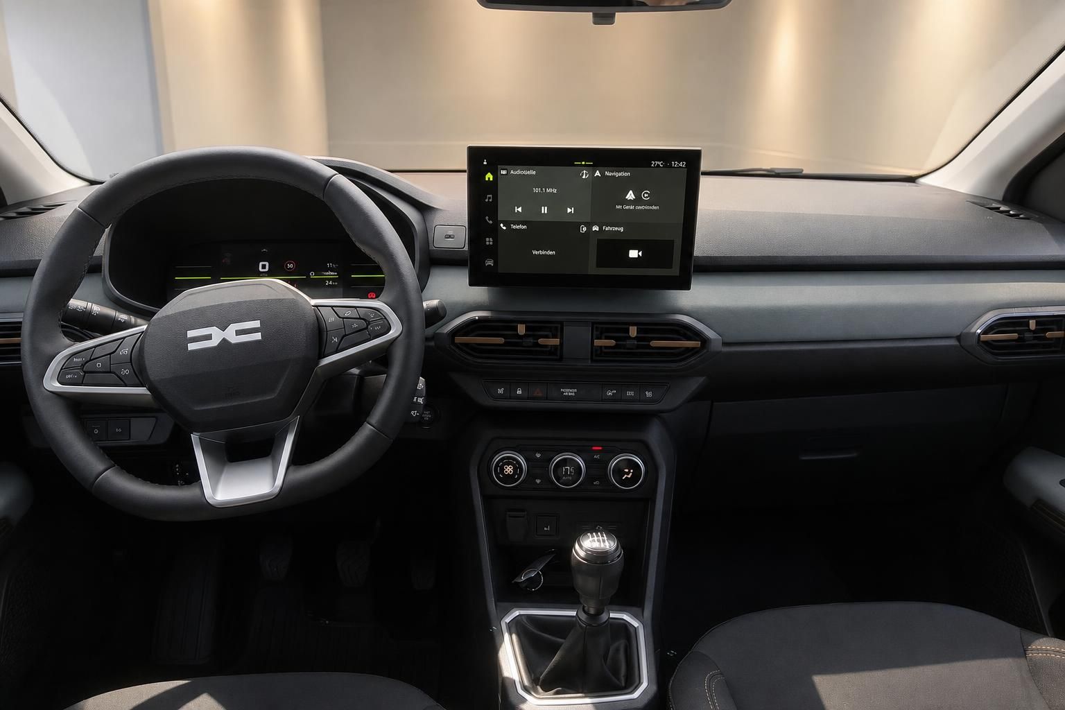 Dacia Sandero Cockpit mit Lenkrad und Touchscreen Infotainment