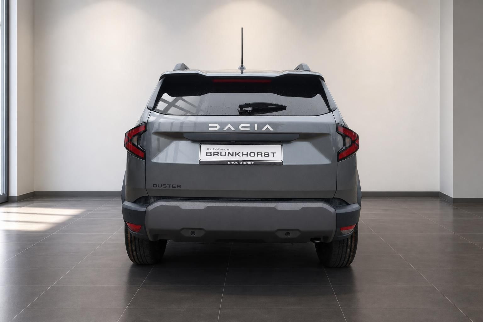Dacia Duster Heckansicht grau - SUV Rückseite mit DACIA Schriftzug - Autohaus Brunkhorst