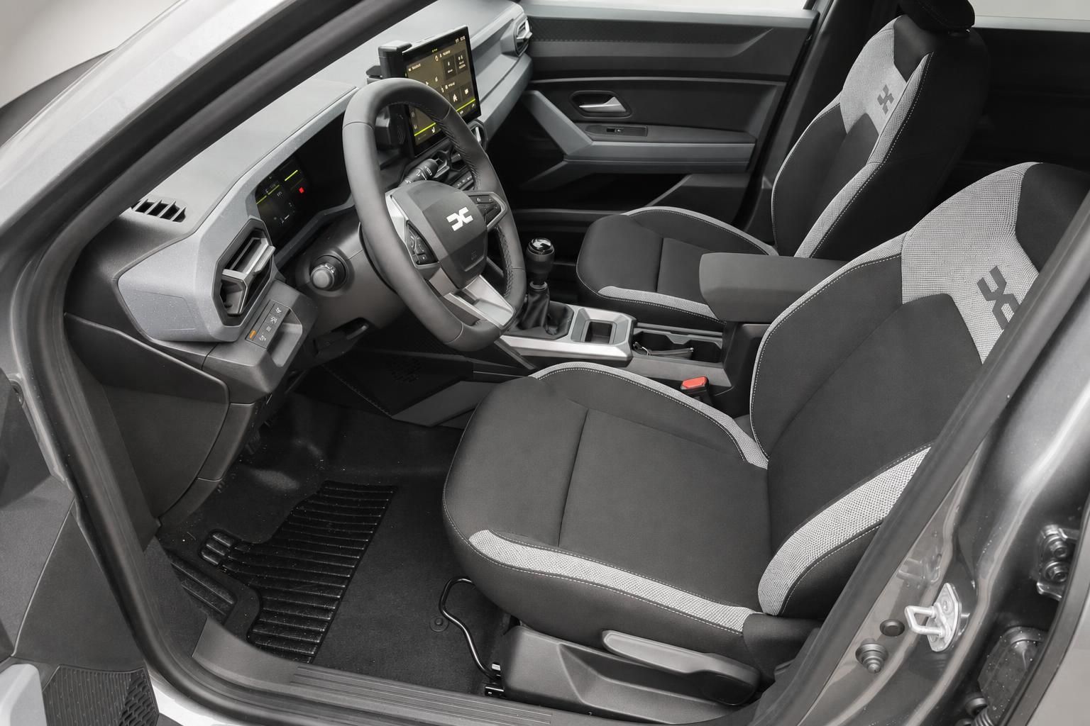 Dacia Duster Innenraum - modernes Cockpit mit Touchscreen und schwarz-grauer Ausstattung