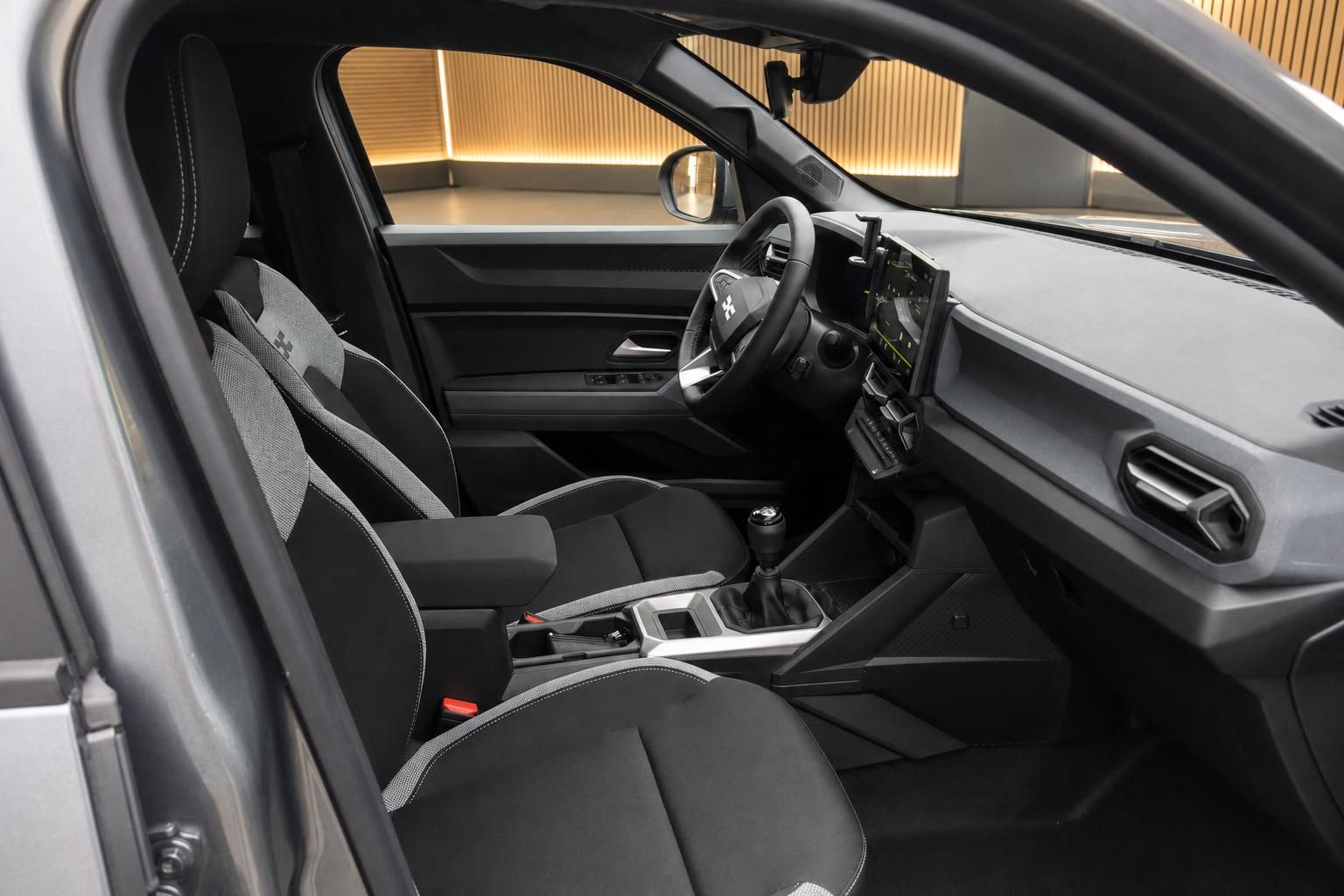 Dacia Duster Innenraum Beifahrerseite - geräumiger Fahrgastraum mit modernem Design
