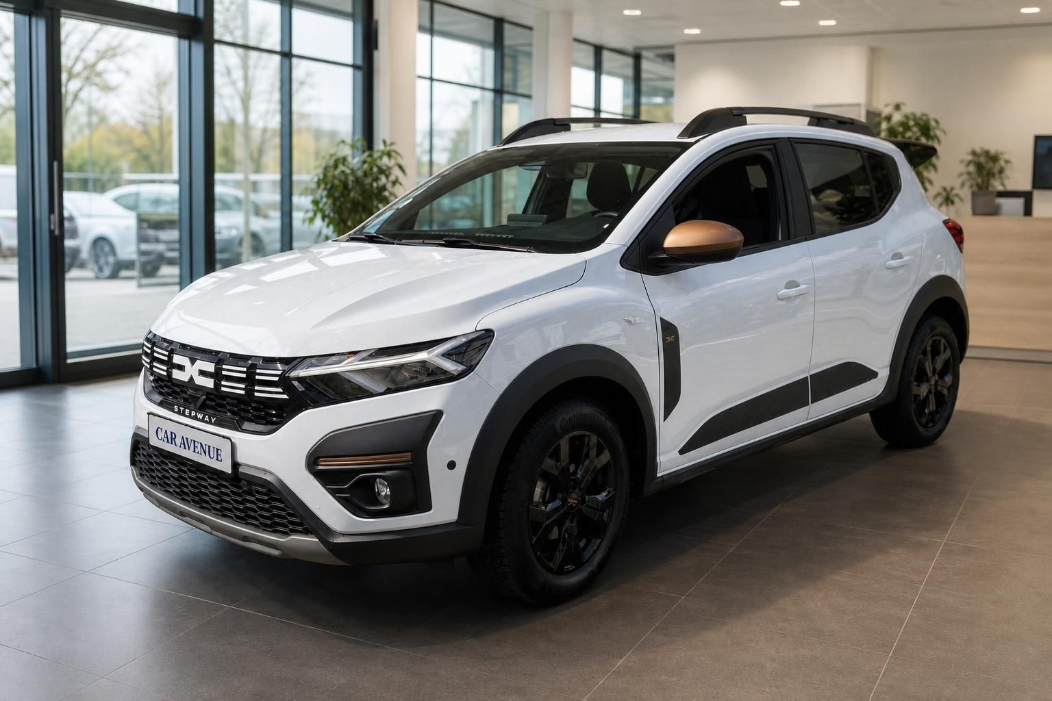 Dacia Sandero Stepway weiß in Frontansicht im Autohaus Showroom