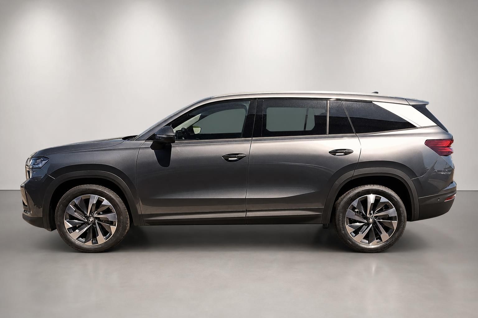 Skoda Kodiaq Seitenansicht grau metallic mit Leichtmetallfelgen