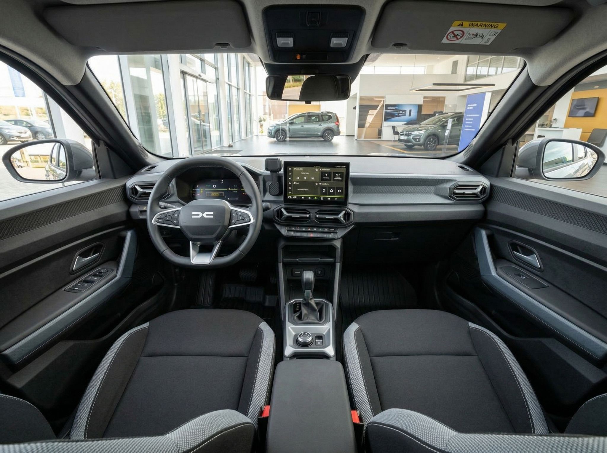 Dacia Innenraum Dashboard schwarz mit Touchscreen und Lenkrad - Fahrerplatz