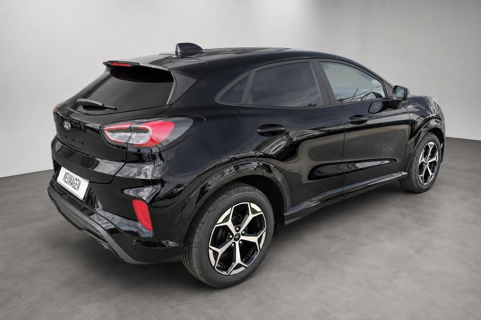 Ford Puma schwarz Heck seitlich Neuwagen mit Alufelgen
